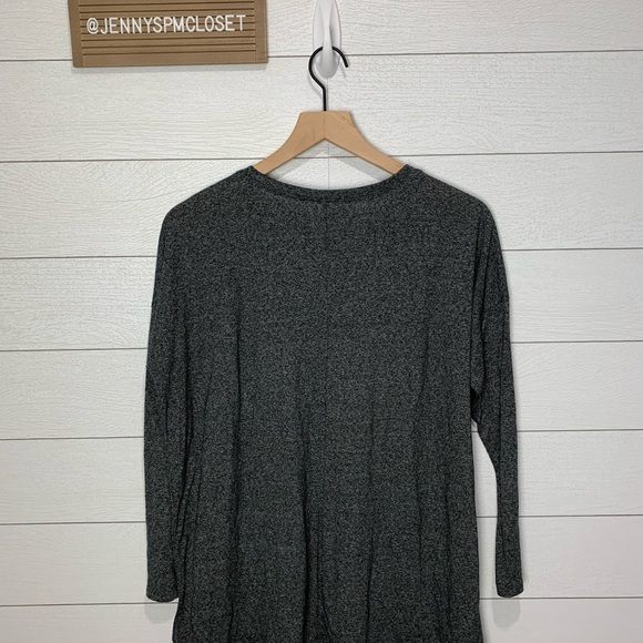 Abercrombie & Fitch Gray Long Sleeve Tee Size XS - Picture 2 of 4